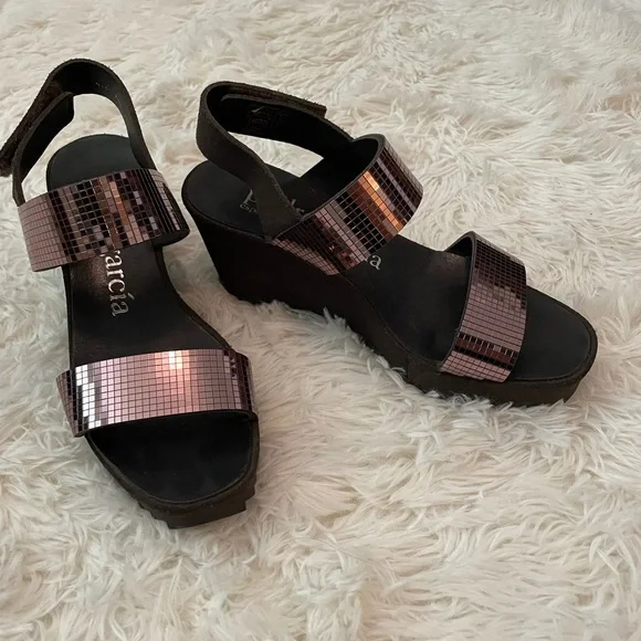 Gorgeous Pedro Garcia shiny platform sandals - Picture 2 of 10